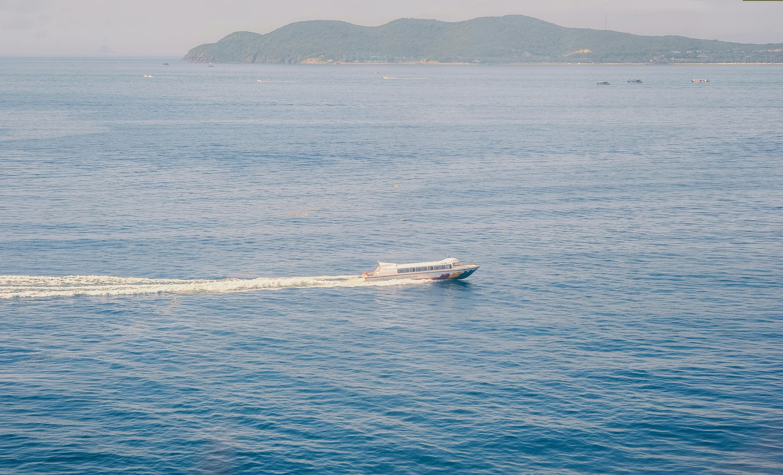 barco alquilado en Menorca navegando